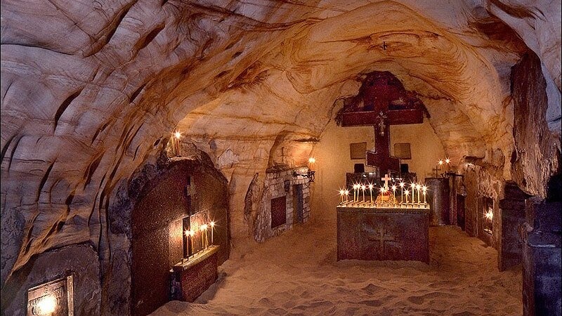 Фото: Пещеры Псково-Печерского монастыря 