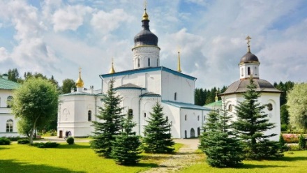 Экскурсия по монастырям города Пскова