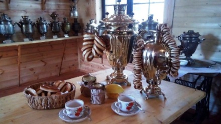 Фото: Экскурсия в Изборск с посещением музея самоваров