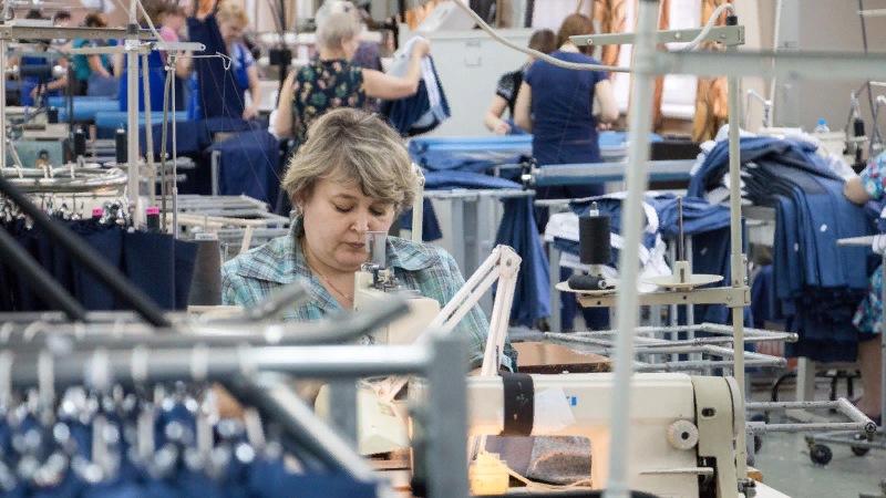 Фото: Экскурсия на швейную фабрику Славянка для школьников из Пскова